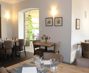 Salle restaurant hôtel Gorges Ardèche CHANDOLAS MAISONNEUVE