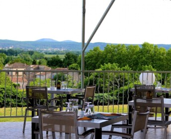 Hôtel de Vacances Vignasse Dîner Terrasse Bougie Cosy 